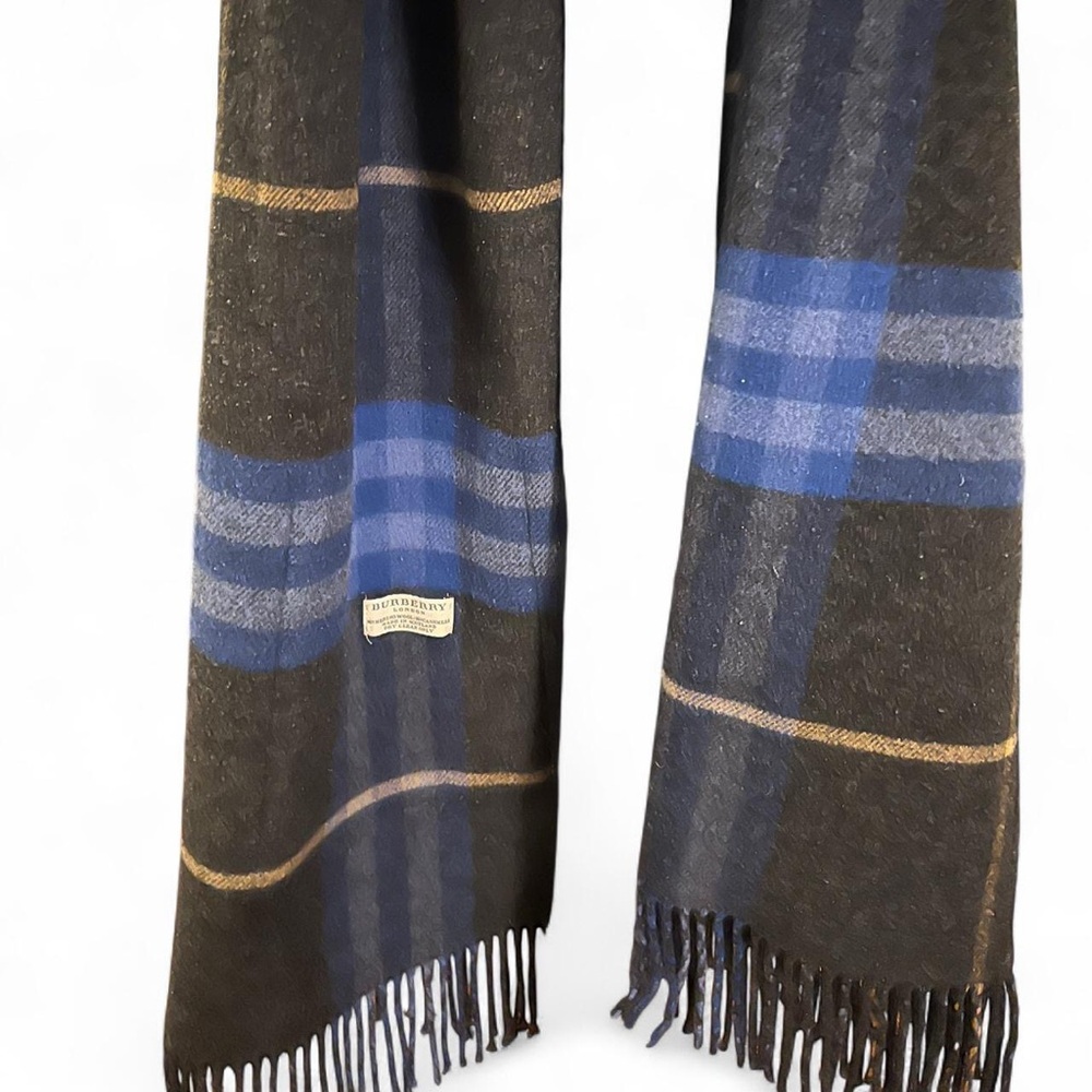Vintage Burberry Helene Shawl blue gray plaid wool oversized scarf - Picture 9 of 12
